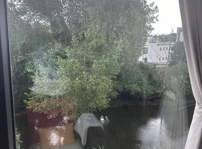 בית אירוח Riverside